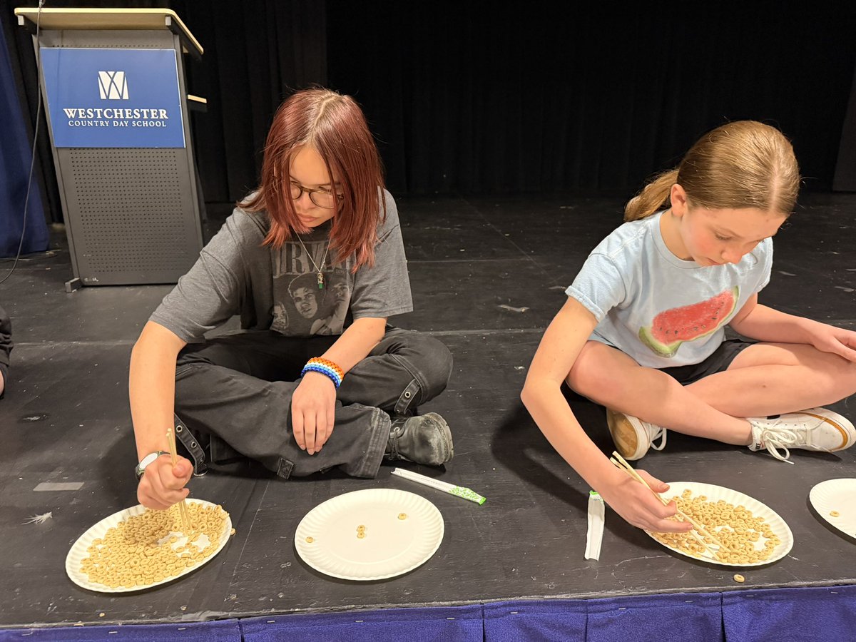 WCDS_Middle's tweet photo. How many Cheerios can you pick up with chop sticks? The winning advisory group had 32 in a minute! What a way to end community morning meeting this week. #WCDSMiddleSchool https://t.co/kGVAjXdjs3