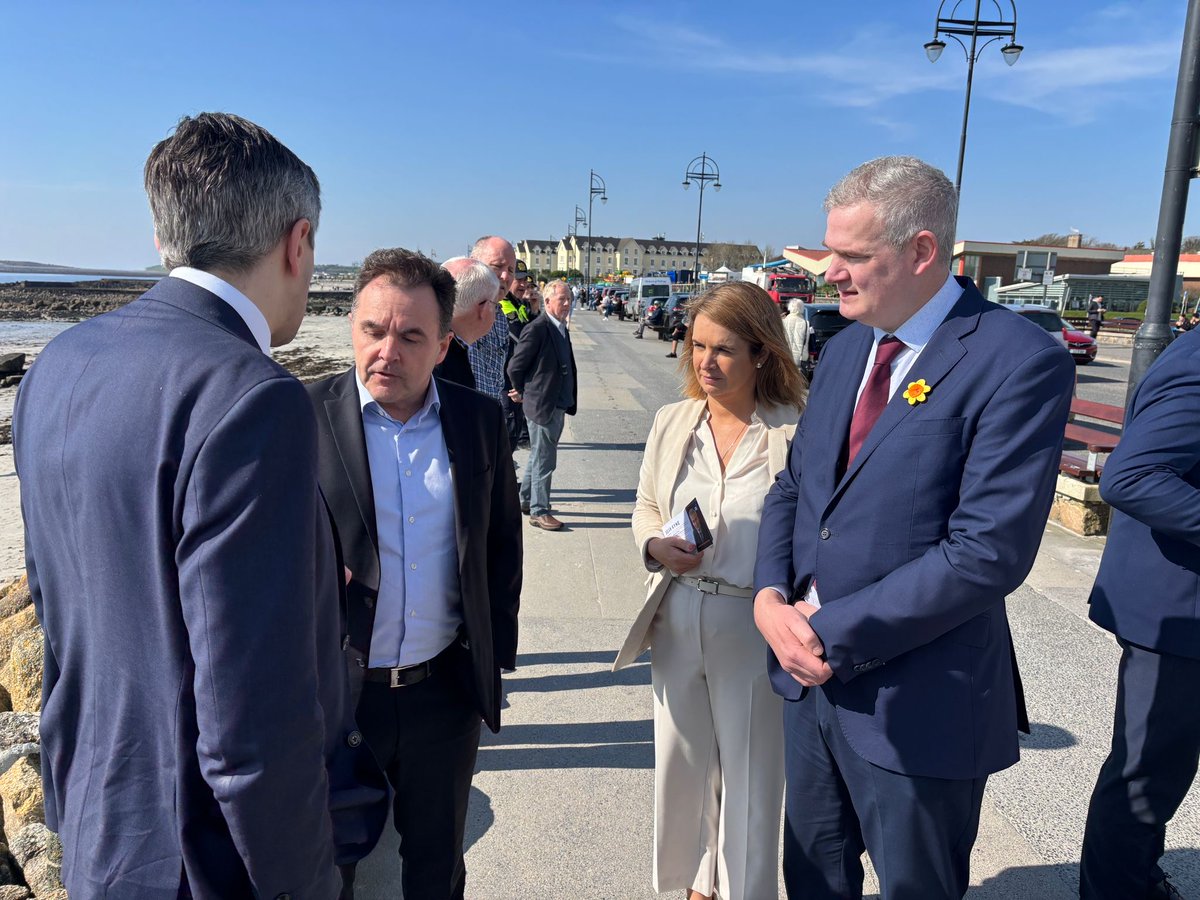cttcireland's tweet photo. CTTC Chair David Conway met today with An Tánaiste @SimonHarrisTD to outline the severe impact of soaring fuel costs on bus and coach operators. 

With diesel now at €2.30/L and no VAT reclaim, operators face unsustainable pressures. Targeted supports must fit our sector. https://t.co/GBY0722nvO