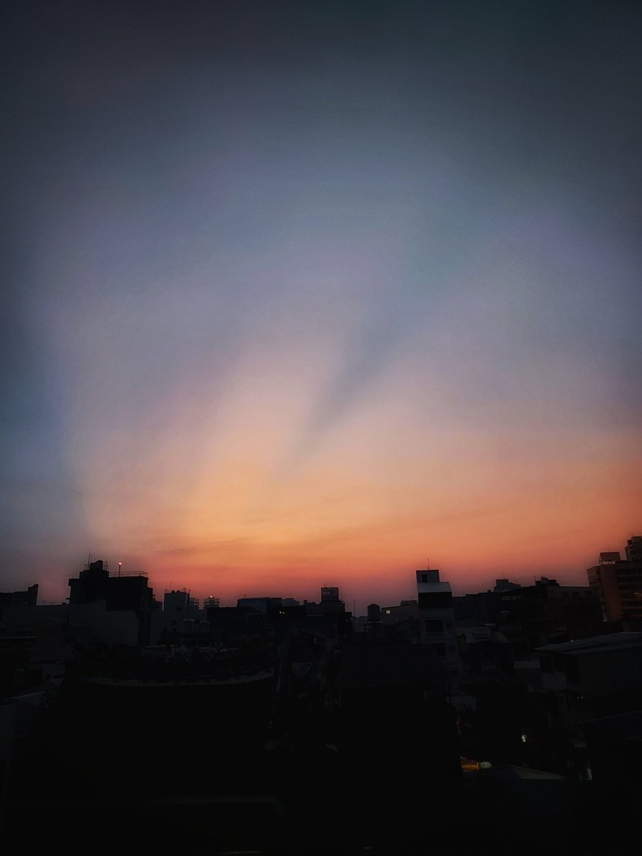 ckckforeskin's tweet photo. さいごのかがやき

#AsianEmergingPhoto #Taiwan #skyphotography #sunray #AfterSundown #silhouette 
©️skinskin https://t.co/LU6c6FyEEa