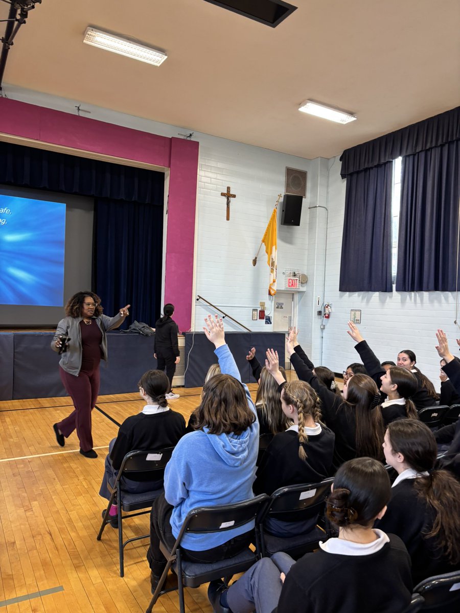 StatenIslandDA's tweet image. CPU joined speaker Katie Walsh today at St. Joseph Hill Academy High School for a powerful presentation about the dangers of illicit drug misuse. Thank you Principal Dr. Sherwood, Dean Mayrose &amp;amp; high school students for your enthusiastic engagement of the THC impairment Goggles!
