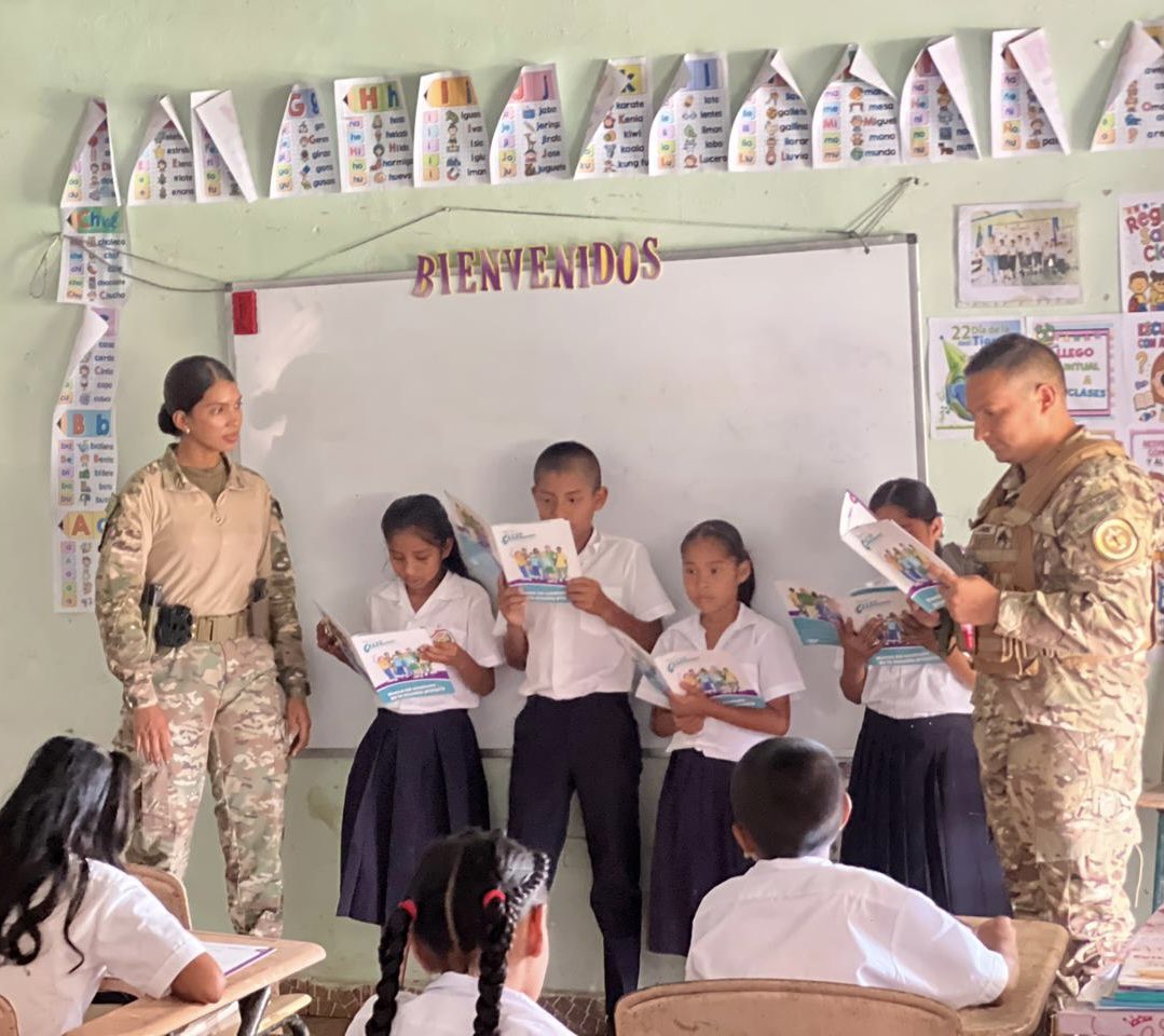 aeronavalpanama's tweet image. #Aeronavales llevaron a cabo el cuarto día del programa #GREAT, en el Centro Educativo La Palma, corregimiento de Guásimo, Distrito de Donoso.

La capacitación benefició a 20 niños y niñas de 4to, 5to y 6to grado.

#PlanFirmeza