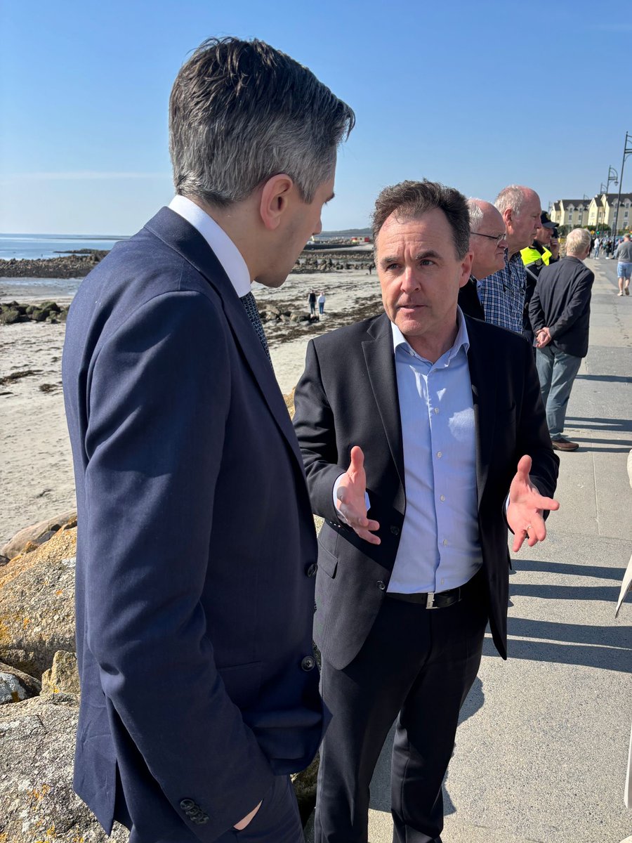cttcireland's tweet photo. CTTC Chair David Conway met today with An Tánaiste @SimonHarrisTD to outline the severe impact of soaring fuel costs on bus and coach operators. 

With diesel now at €2.30/L and no VAT reclaim, operators face unsustainable pressures. Targeted supports must fit our sector. https://t.co/GBY0722nvO