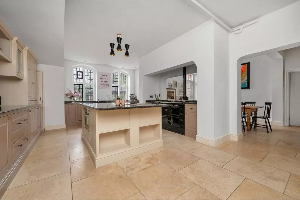 OnTheMarket tweet media