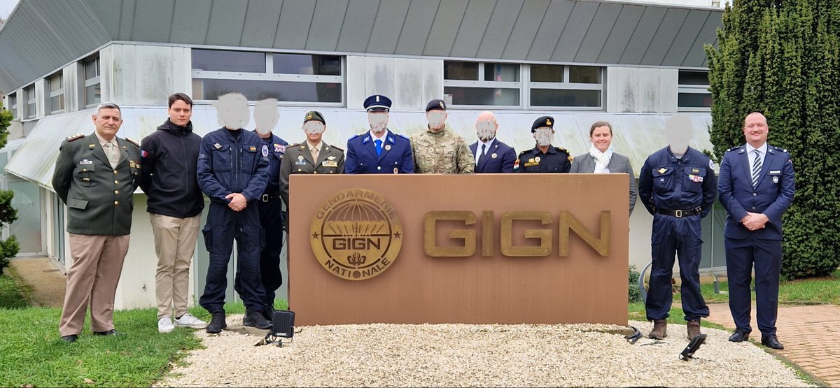 CoopSecuDefense's tweet image. #Stage : «protection d’autorité» au sein du Groupe d’Intervention de la Gendarmerie Nationale
 👮 La DCIS et le centre national de formation à l’intervention spécialisée du GIGN ont organisé ce stage, en partie financé par la DCSD, au profit de 5️⃣ partenaires étrangers🇦🇷🇮🇳🇷🇸🇨🇭🇺🇦