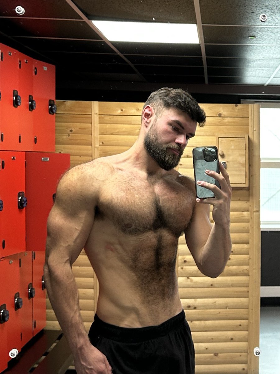 CHRISBSFW tweet media