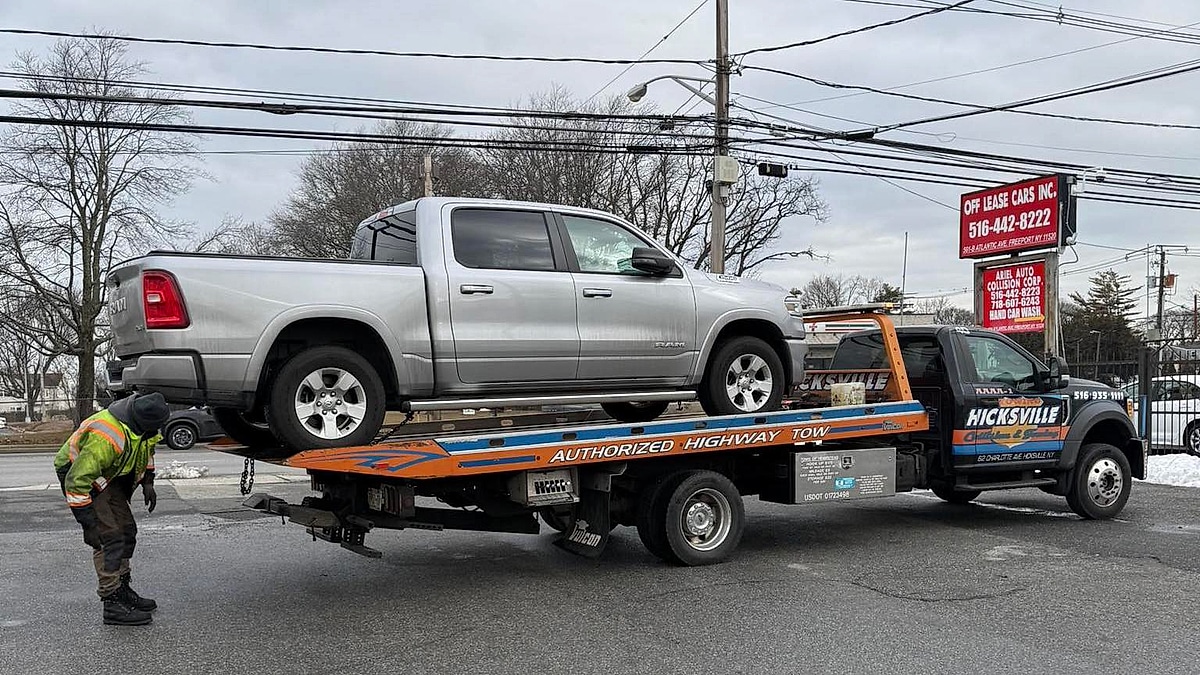 DenisFlierl's tweet image. The 2025 RAM 1500 is under fire after a NY owner reports TWO terrifying brake failures in under 6,000 miles! Is your truck safe?

Read the full story here: torquenews.com/1084/2025-ram-…

@DenisFlierl @torquenewsauto #RAM1500 #RamTrucks #AutoSafety #TruckLife #CarRecall