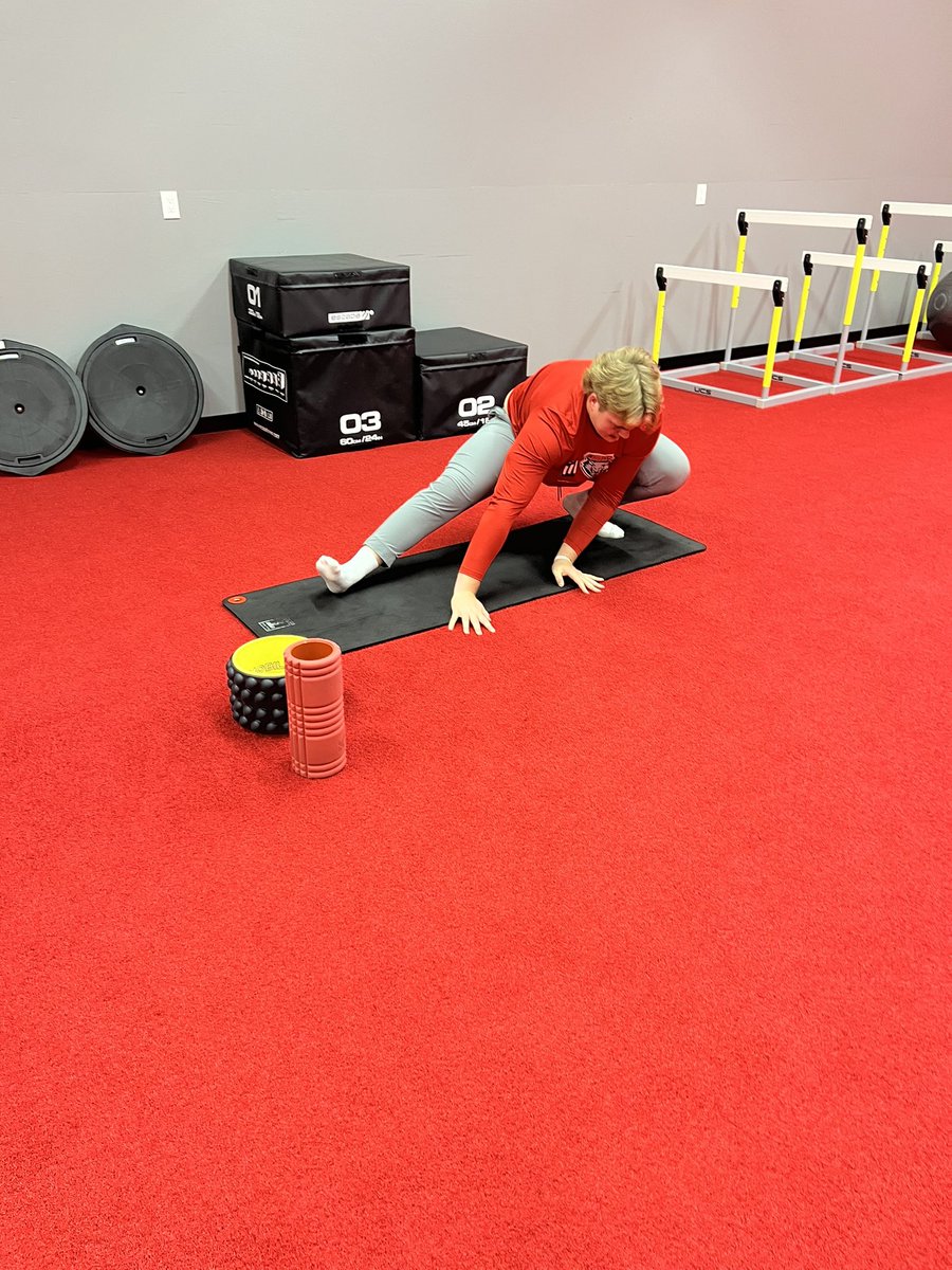 TommyB_K's tweet photo. How bout some Mobility?
#BigMan #Oline #hips #spine
@fetcho_markus #BKcrew❤️ #TBKathletics @UNMLoboFB https://t.co/P0W8HKXqHz