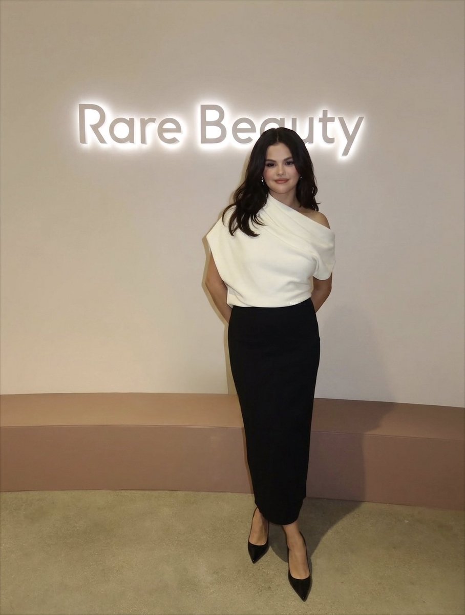 Selena Gomez Analytics | Fan Account tweet media