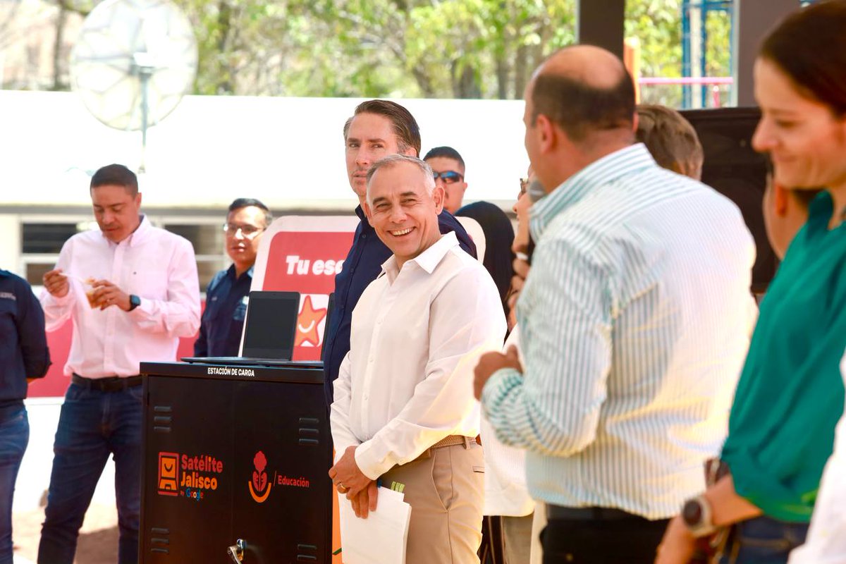 Alberto Esquer tweet media