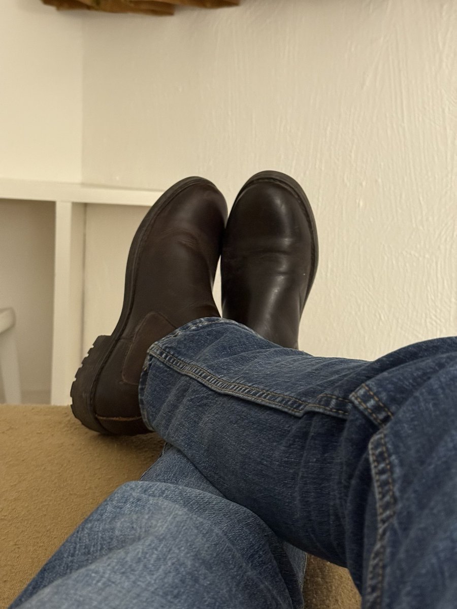 FeetMasterAxel tweet media