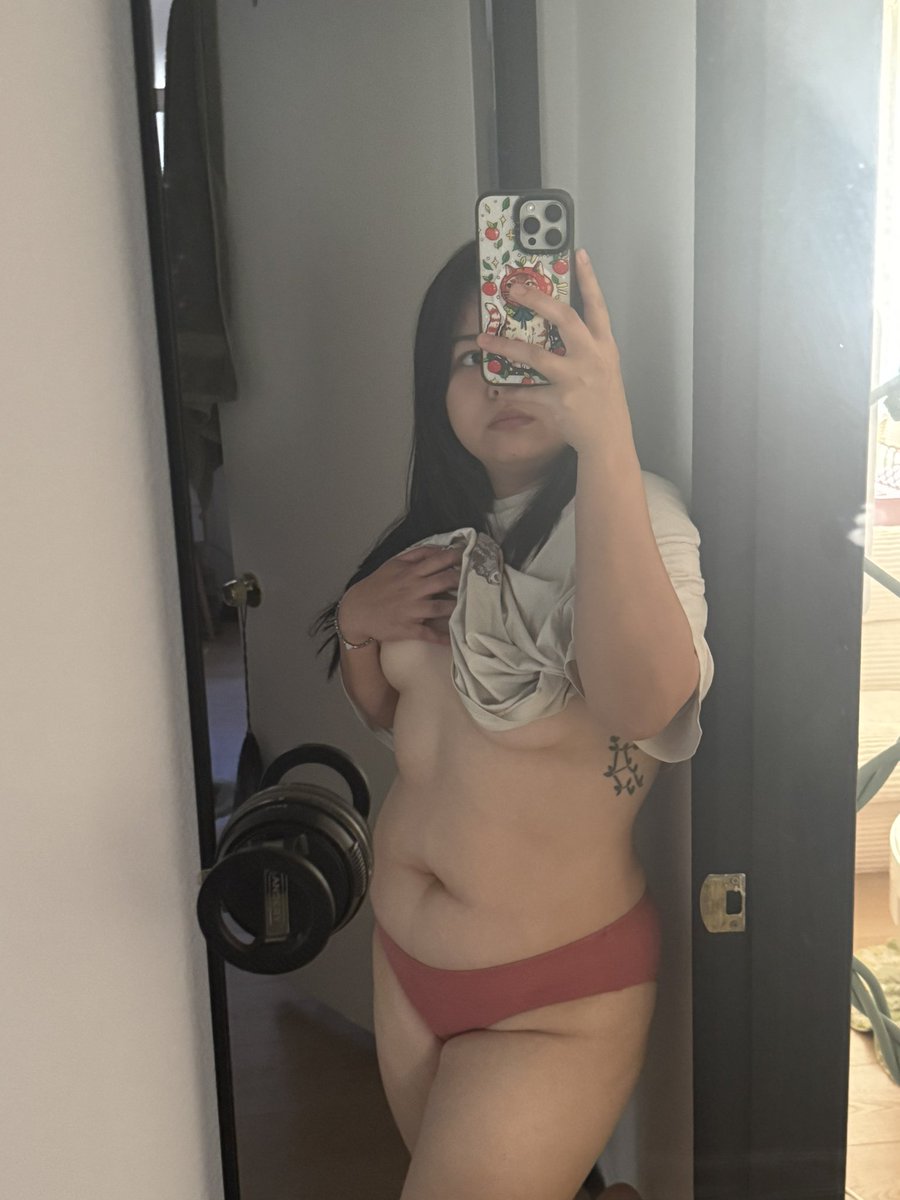 Jffinnocent31's tweet photo. Body check since I been feeling fat lately :( https://t.co/8LKHVHAjVe