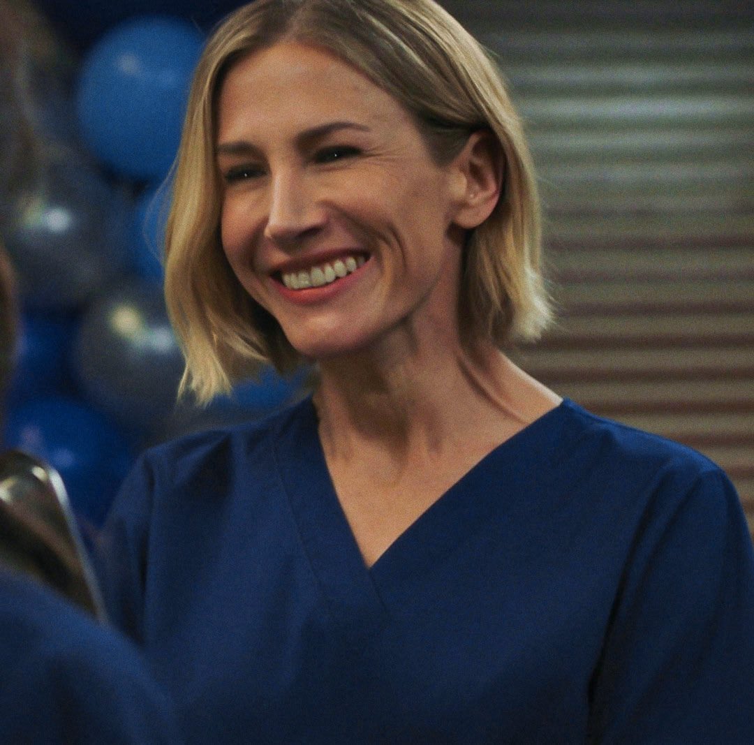 Carlos Reyes. (@stvbledcop) on Twitter photo 