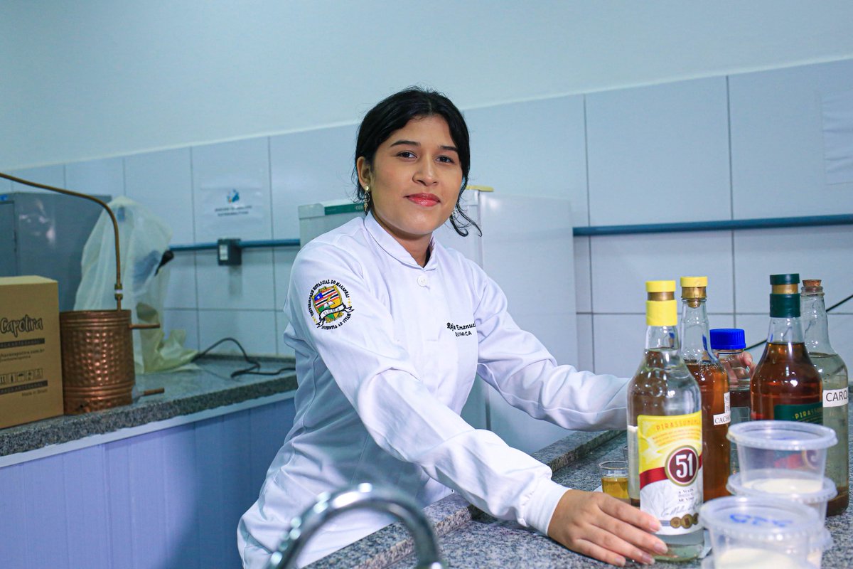 GovernoMA's tweet image. 🌱 Ciência maranhense inovando com sustentabilidade!

🔬 Pesquisadores da UEMA estão desenvolvendo uma solução natural para reduzir o excesso de cobre na cachaça, um desafio histórico na produção da bebida.

#GovernoMA #Sustentabilidade