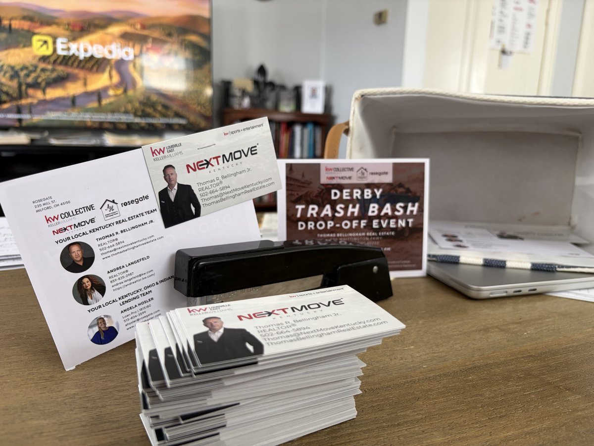 ilovekyhomes's tweet image. Thank you BRIG Bro!- aka: @Expedia for the impromptu and unplanned positioning in our picture that was taken to promote our #freeevent #ilovekyhomes #kyrealestate #ExpediaisExcellent