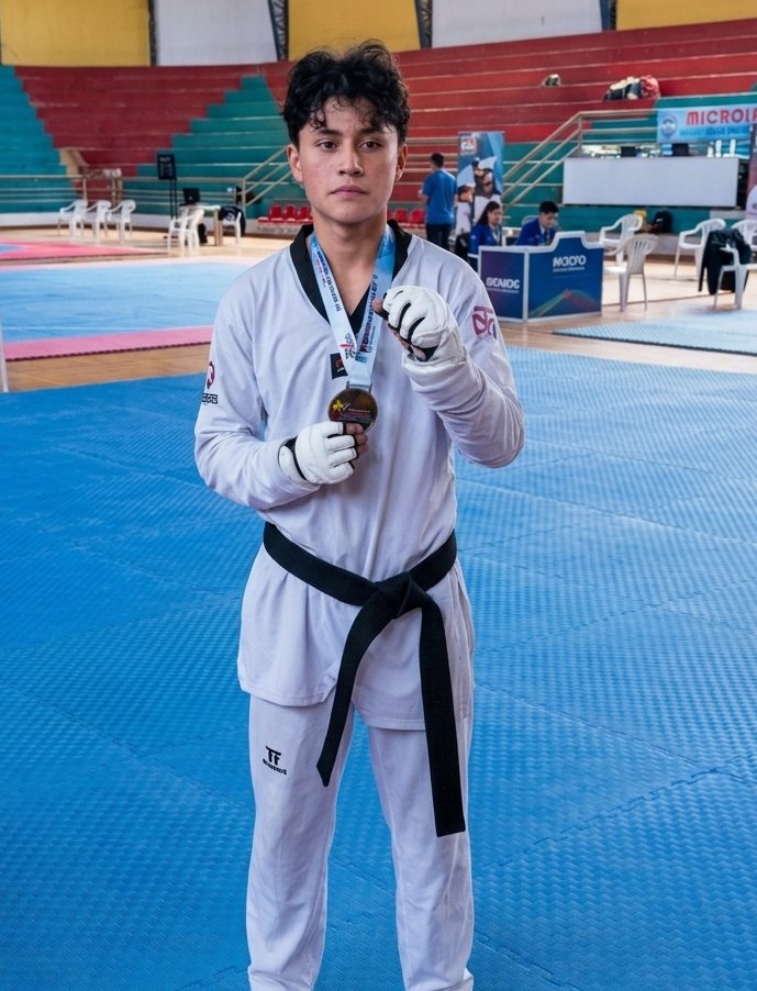 📌 El taekwondosista azuayo Julián Morejón, en su calidad de preseleccionado 🇪🇨 sortea un campamento de entrenamiento en Sao Paulo 🇧🇷, con miras a los próximos eventos internacionales.

📍Más información:
▶️facebook.com/photo?fbid=264…

🚨RECUERDA 🚨
👉 <a href="/FEDEAZUAY/">Fedeazuay</a> CREE EN TI..!