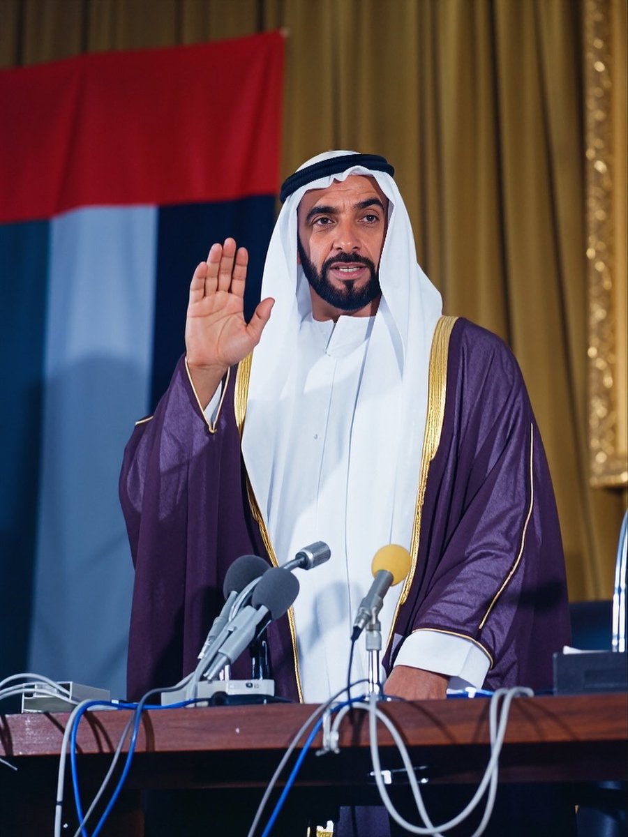 زايد...
نهجُ دولةٍ وبصيرةُ قائد..🇦🇪