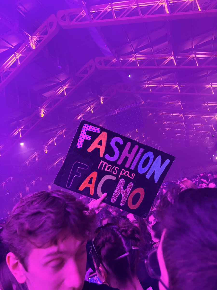 axel ☀︎ tweet media