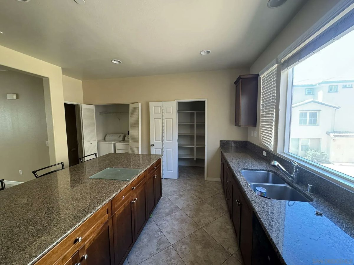 RealtorVinceC's tweet photo. 1206 Calabria St, Santee, CA, 92071
3 bed | 3.5 bath 1537 Sq. Ft.
Active | 3600
https://t.co/PHbm8tsYpY
*Sky Ranch Community* Tri-level 3 bed, 3.5 bath townhome in central Santee location. Functional layout with a spacious kitchen featuring granite countertops, large island,... https://t.co/Tg2ysucK0r