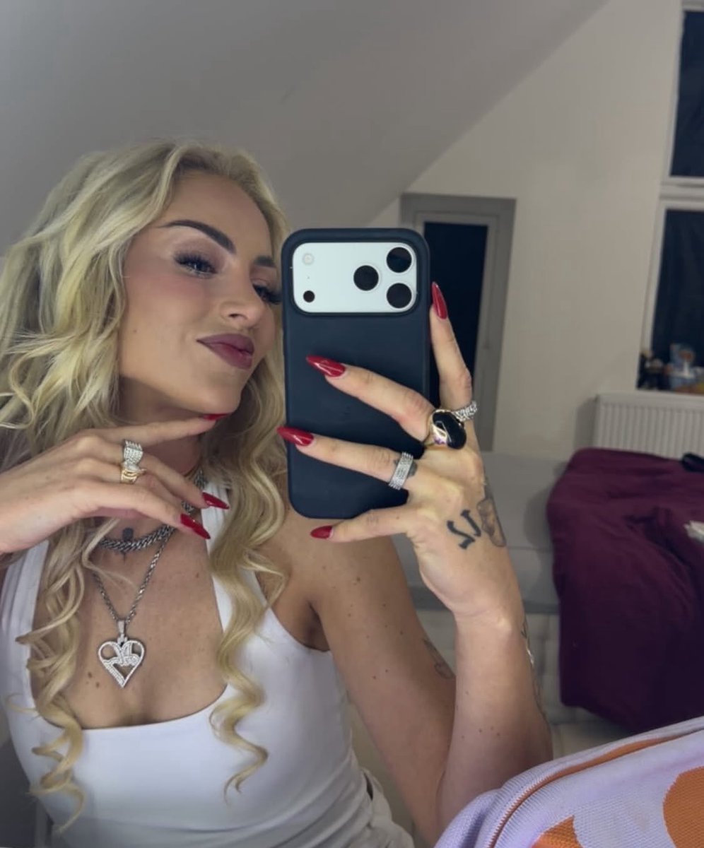 𝘈𝘭𝘪𝘴𝘩𝘢. tweet media