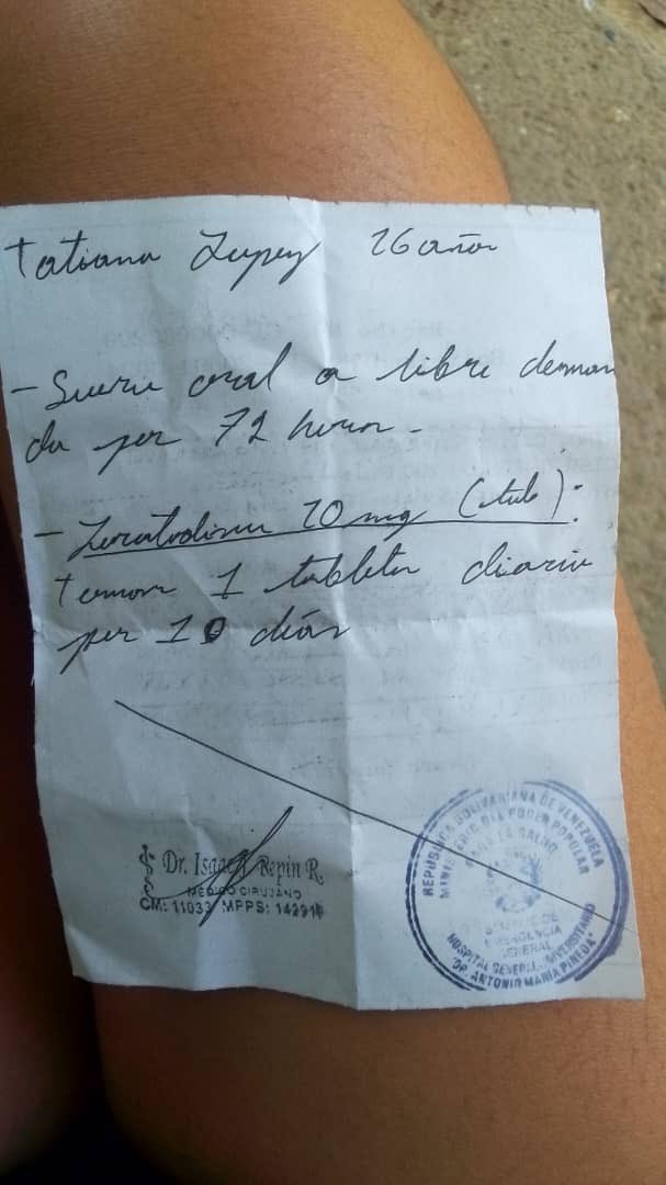 esteninf's tweet photo. #SERVICIOPUBLICO Familiares de jóvenes que sufrieron intoxicación en un Liceo en el estado Lara necesitan ayuda para los gastos médicos. Ana y Víctor se encuentran en grave estado de salud los datos bancarios están acá abajo 👇🏼 si difundes también ayudas. 

Dios les multiplique. https://t.co/CZAGSfGs1L