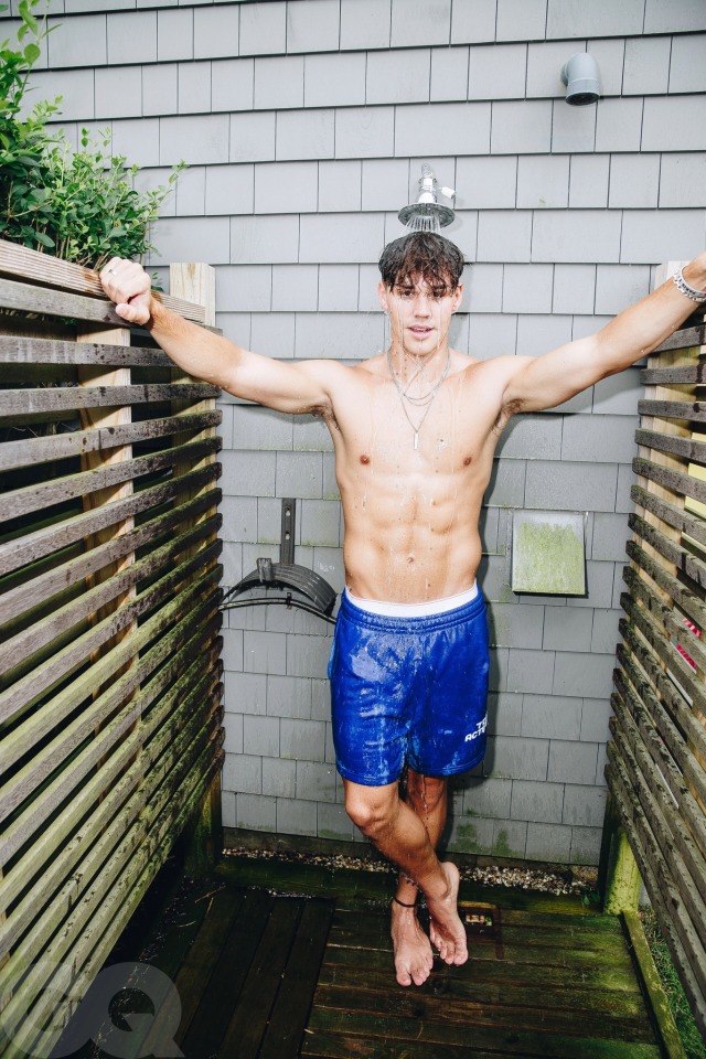 CoolShirtless MaleCelebs tweet media