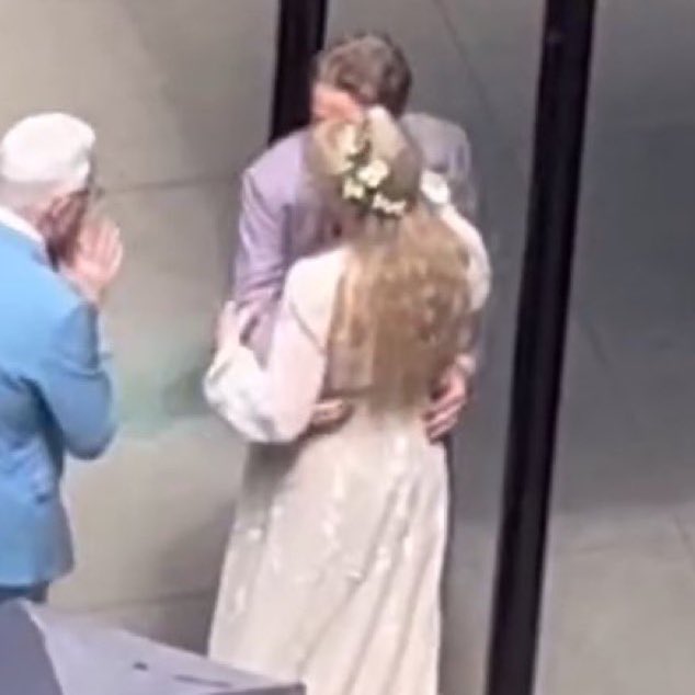 Elizabeth Eveleigh tweet media