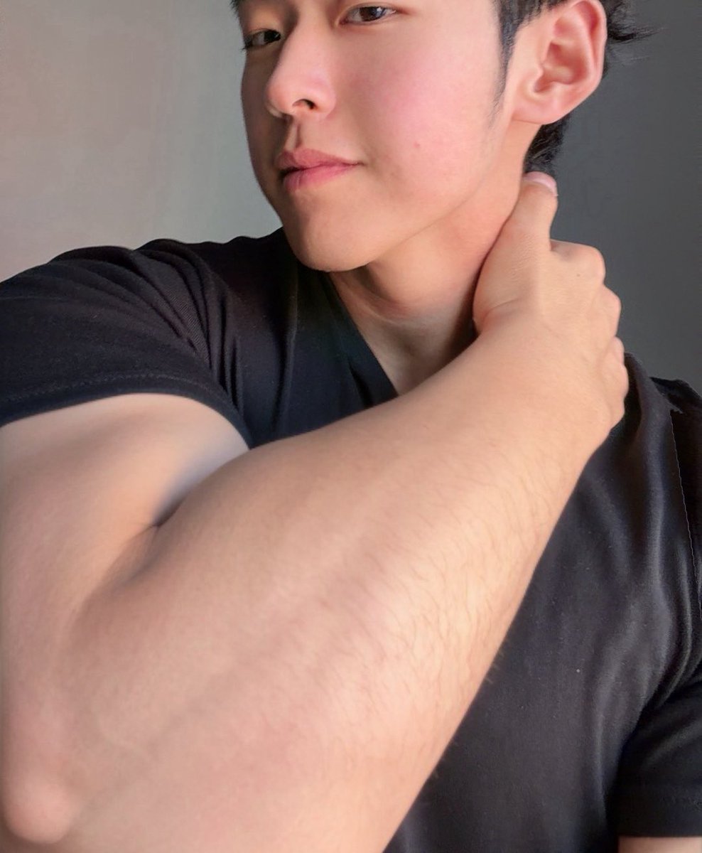 低百航 tweet media