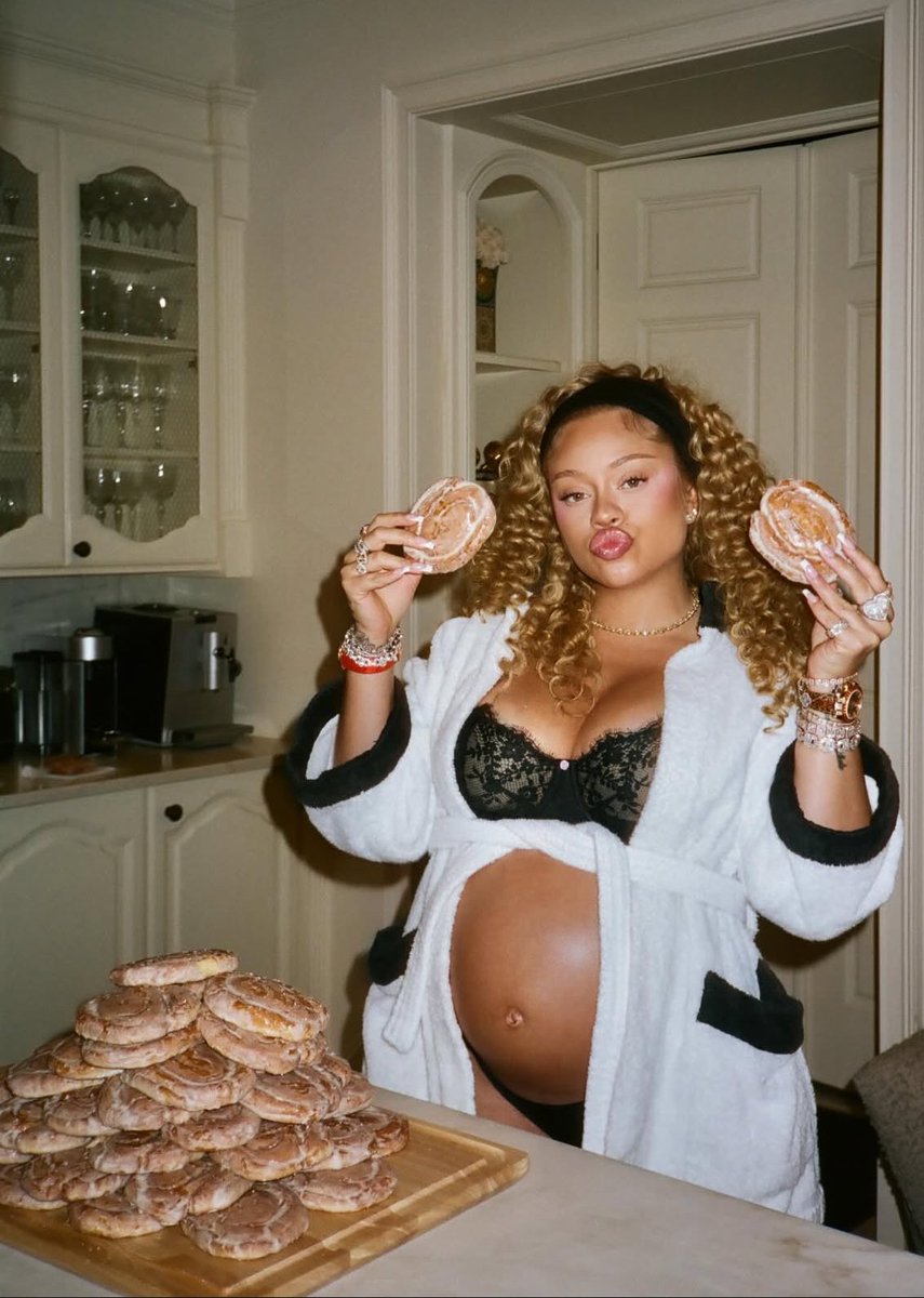 Bodega Baddie tweet media