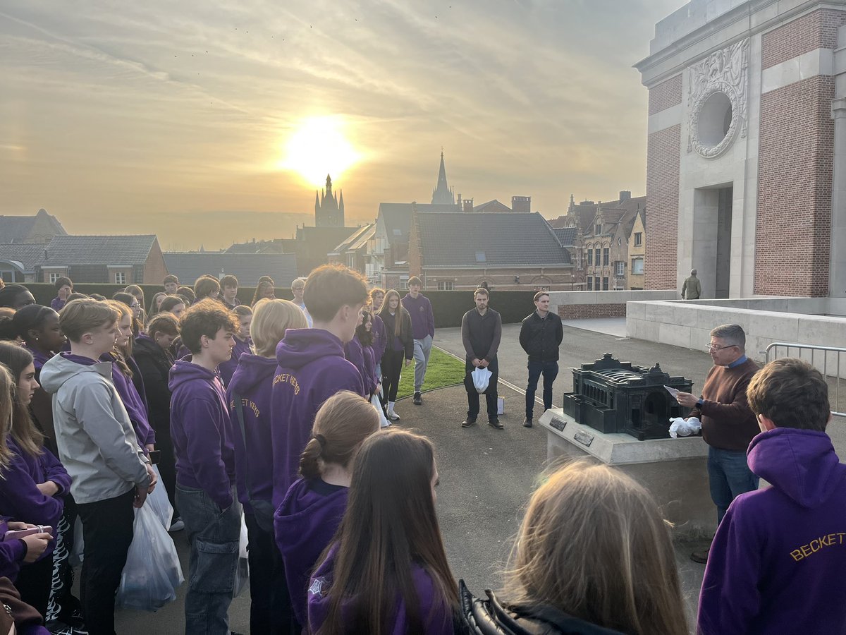 BecketKeysTrips's tweet photo. Last stop of the day, at Menin Gate. A time of reflection and prayer. A lovely tribute lead by Reverand Canon Darren Barlow. Lest we forget. https://t.co/8jieKVH2qv