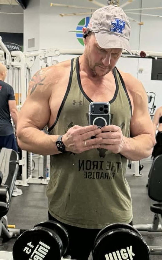 Billy_Maverick's tweet photo. Everybody wants to be elite- until it’s time to do elite work.
No days off. While they’re still in bed, I’m putting in the work.
They talk about age. I just get stronger.
This is where championships are earned.
#NoDaysOff #BuiltNotGiven #WorkWhileTheySleep #StillGotIt #ThirstTrap https://t.co/x7eTs14cKt