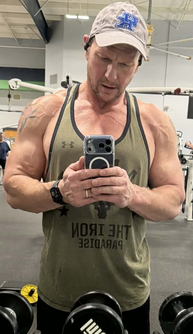 Billy_Maverick's tweet photo. Everybody wants to be elite- until it’s time to do elite work.
No days off. While they’re still in bed, I’m putting in the work.
They talk about age. I just get stronger.
This is where championships are earned.
#NoDaysOff #BuiltNotGiven #WorkWhileTheySleep #StillGotIt #ThirstTrap https://t.co/x7eTs14cKt