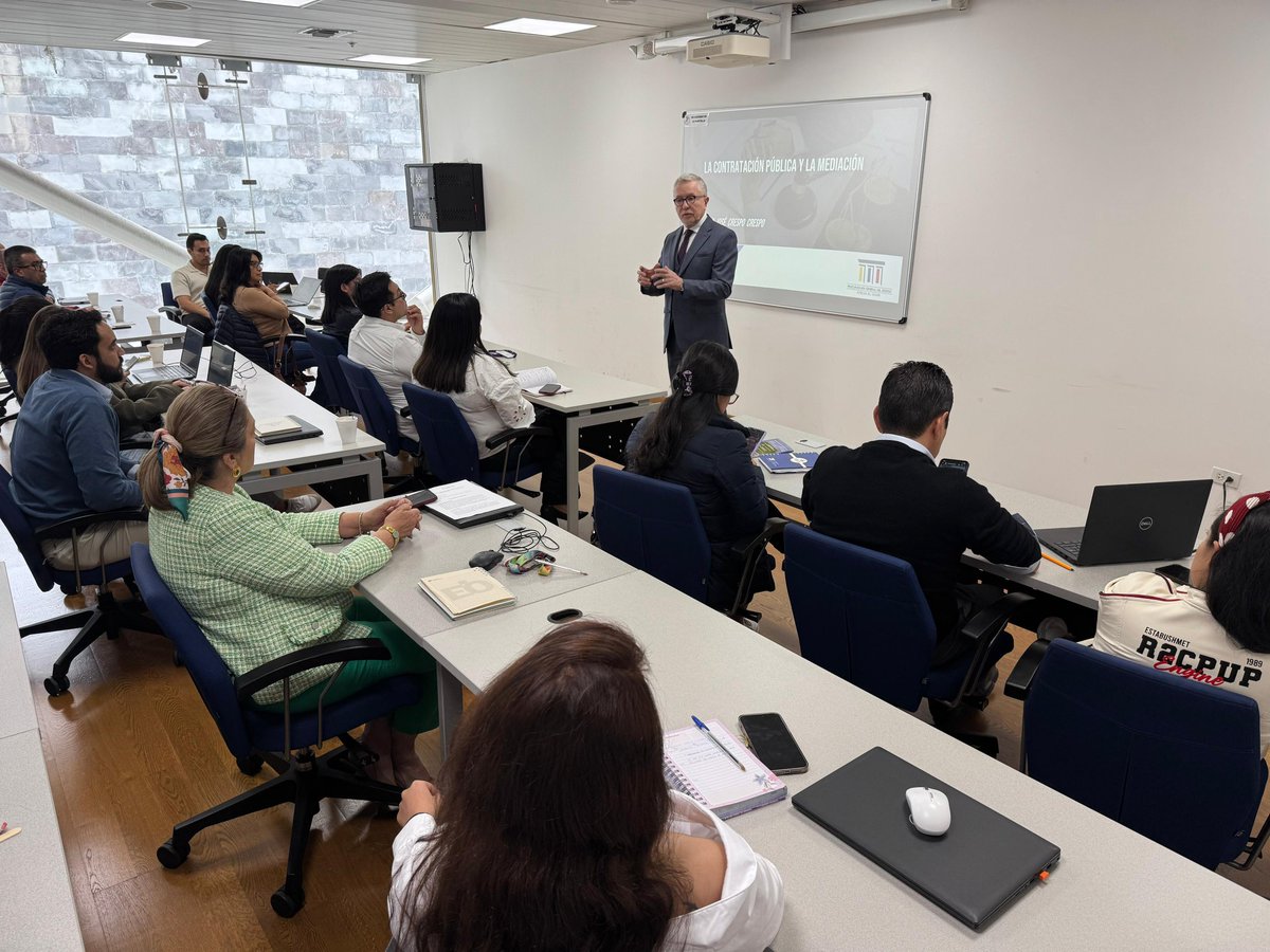 PGEcuador's tweet photo. #LaProcuraduríaCapacita | Hoy se realizó la jornada de capacitación en Mediación en el ámbito de la Contratación Pública con el Dr. Pedro Crespo y Arbitraje Internacional con el Abg. Leonardo Coronel, para funcionarios de la Secretaría de Inversiones Público-Privadas. https://t.co/ihalLA5so2
