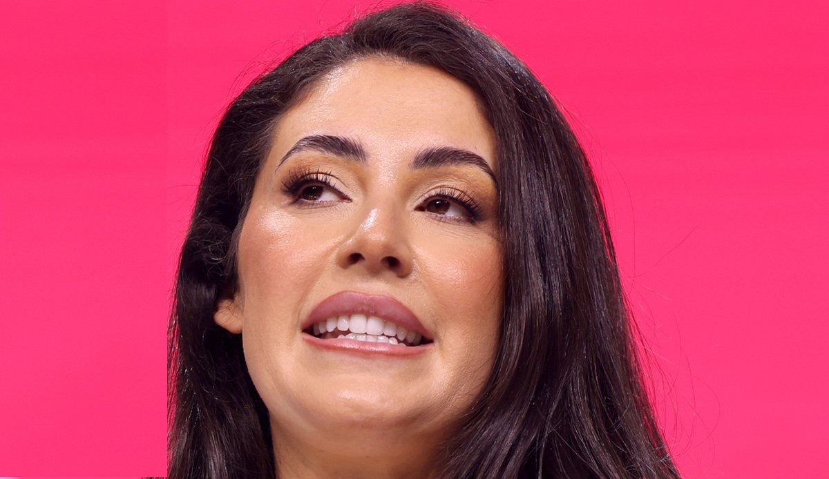 Prominent clash over airport perks as MAGA Rep Luna slams Sen Cornyn over a “show vote” amid a tight Texas Senate runoff. The post breaks down what happened, who spoke, and the political baggage shaping the race ahead of May 26. Read more: ift.tt/Px7o6QW