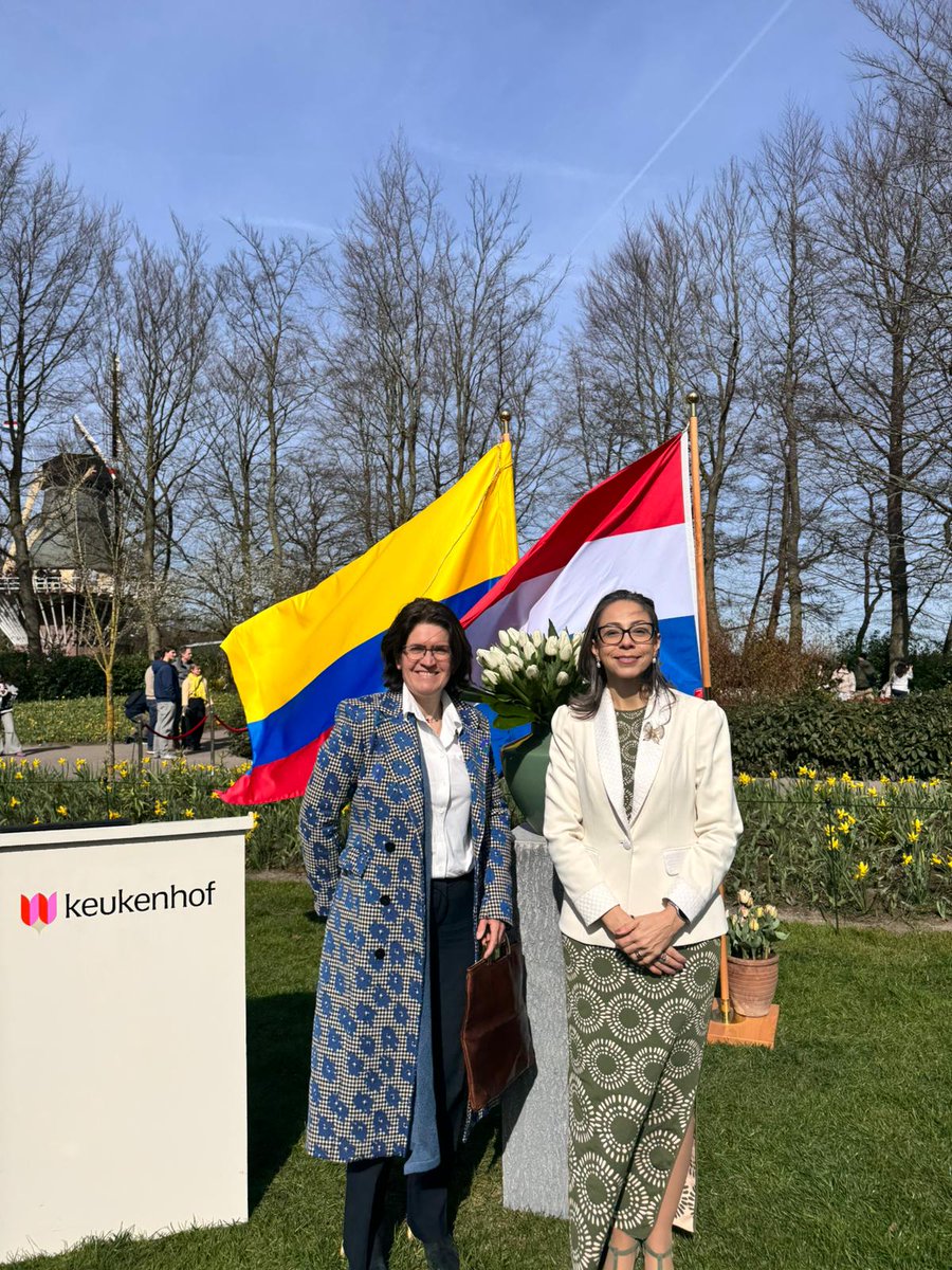 Embajada de Colombia en Países Bajos tweet media