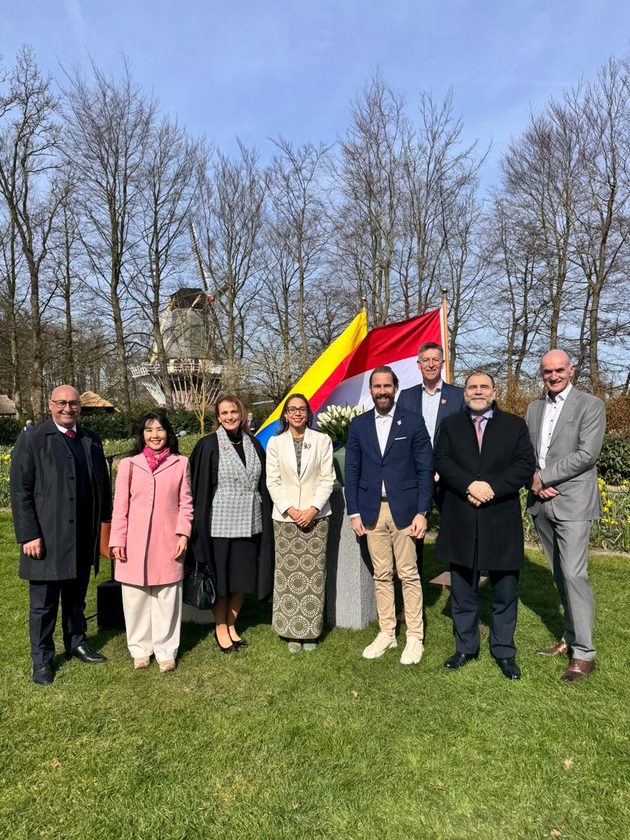 Embajada de Colombia en Países Bajos tweet media