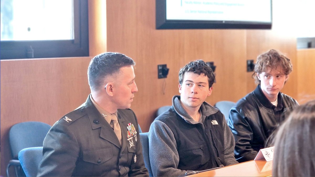 NATO_DefCollege's tweet image. 🎓 Today, the NATO Defense College welcomed a delegation from @IESabroad Italy.

Students explored the NDC’s mission and received an insightful briefing by NDC Researcher @LesyaTwitts on Russian-Chinese #defence industrial #cooperation. 🤝

#WeAreNATO #StrongerTogether #Education