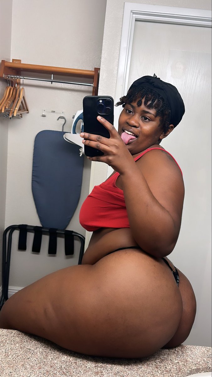 Pretty Thick Chocolate tweet media
