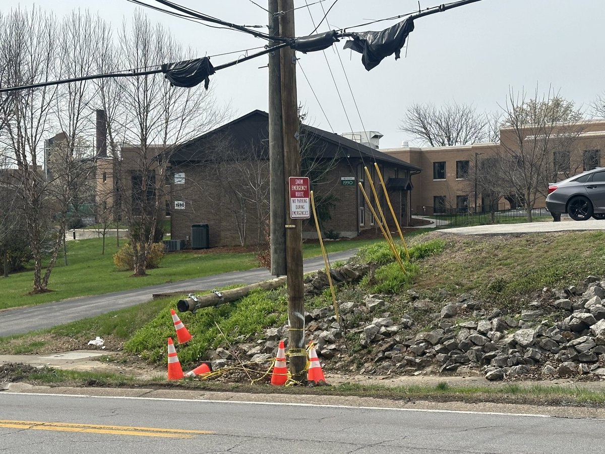 TBone_Williams's tweet photo. @DanBorsch More utility art. This latest creation is on Newburg Road. https://t.co/4XBeEBW5fQ