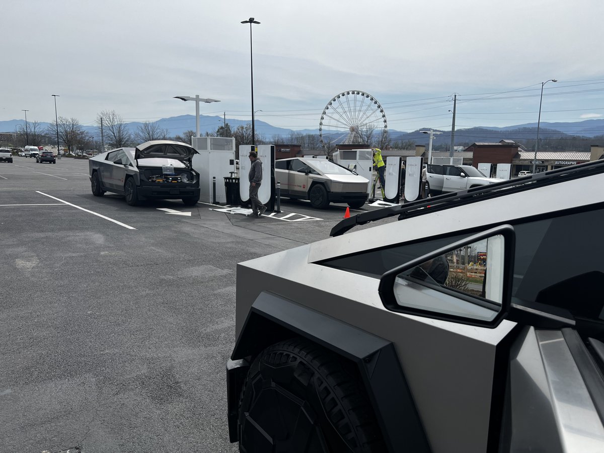 Jenni⚡️Current tweet media