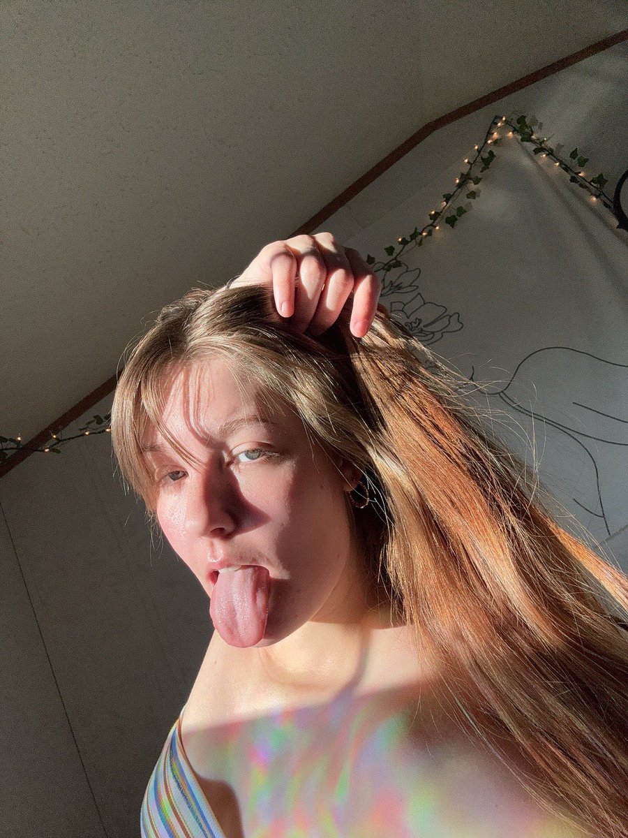 Cora 🖤 tweet media