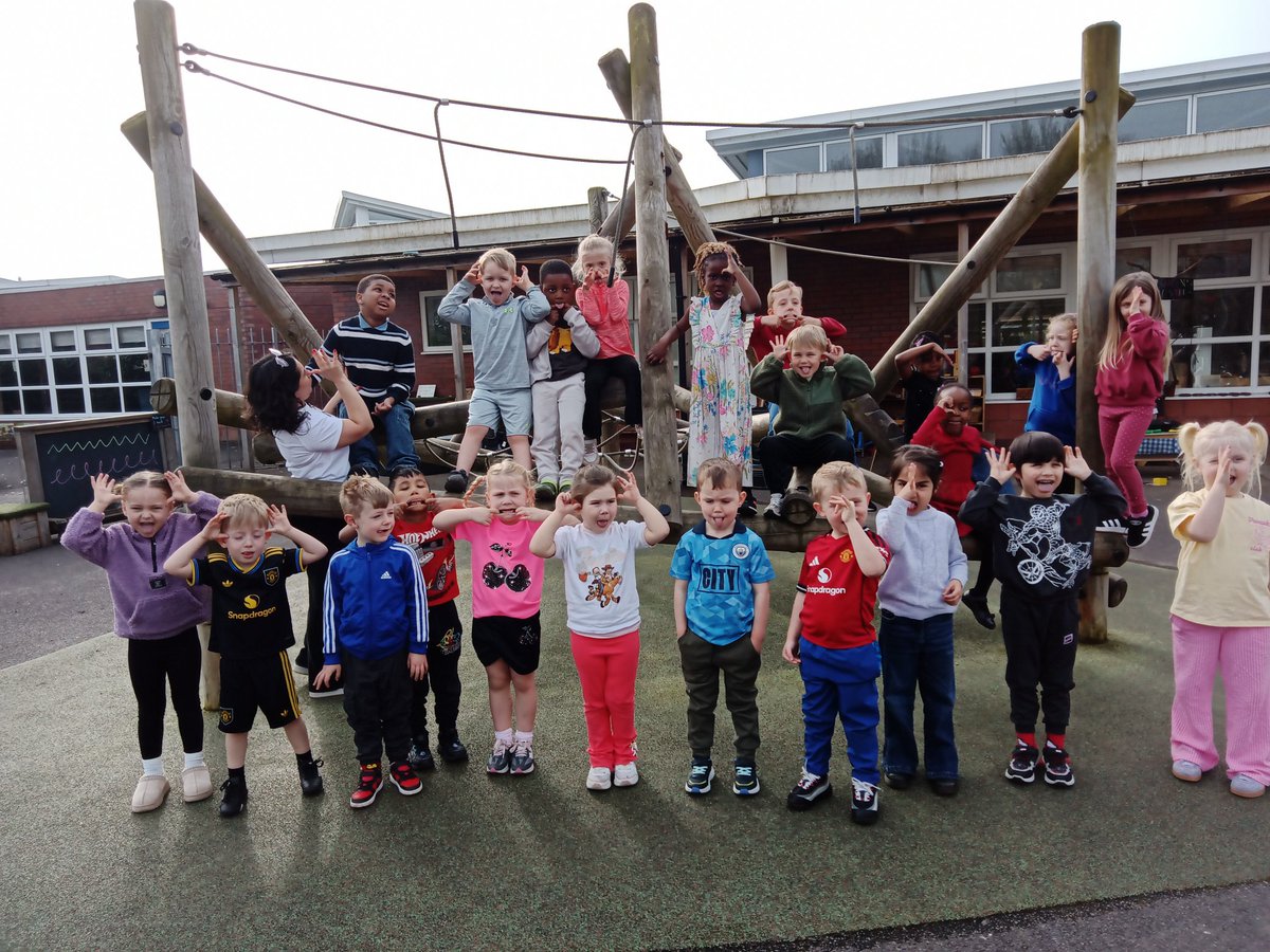 Miss Taylor tweet media