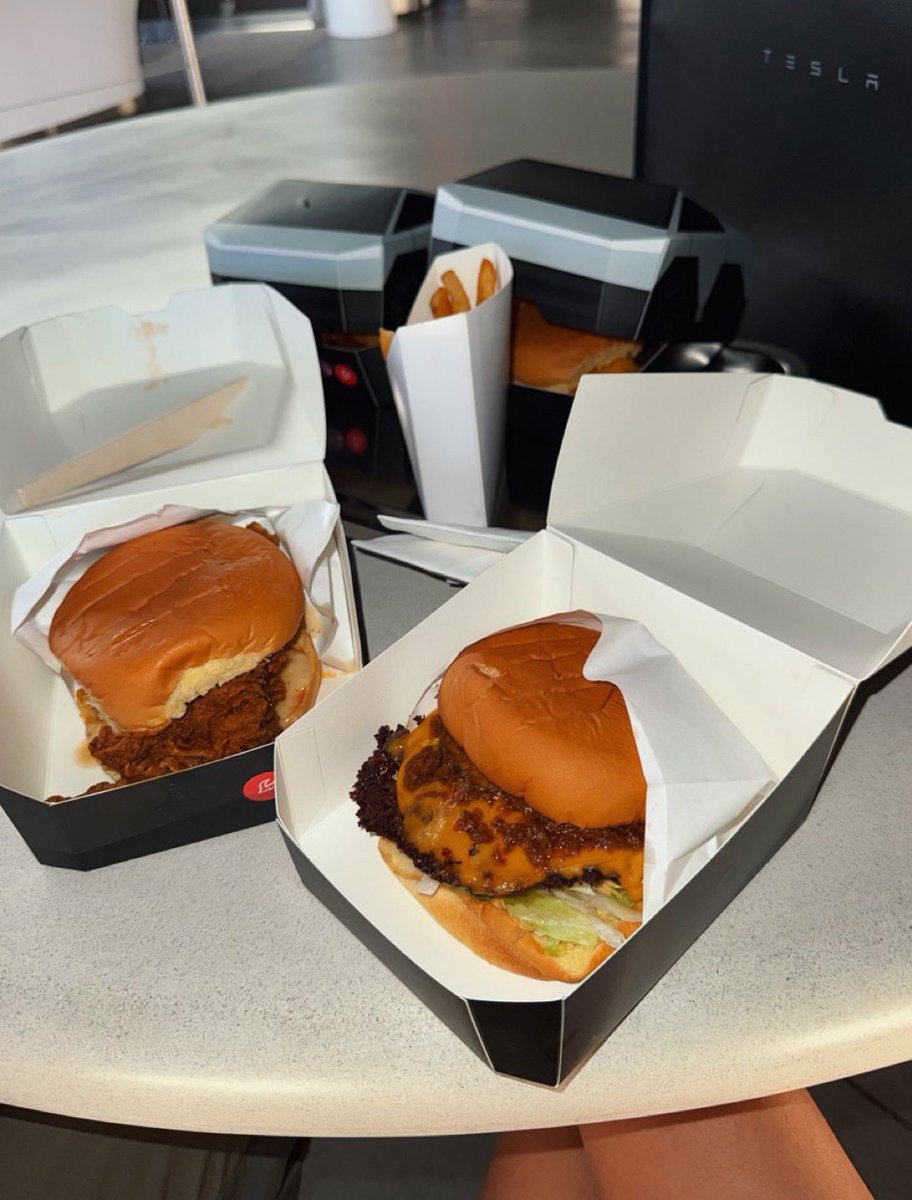 Tesla Diner - Fan Account tweet media