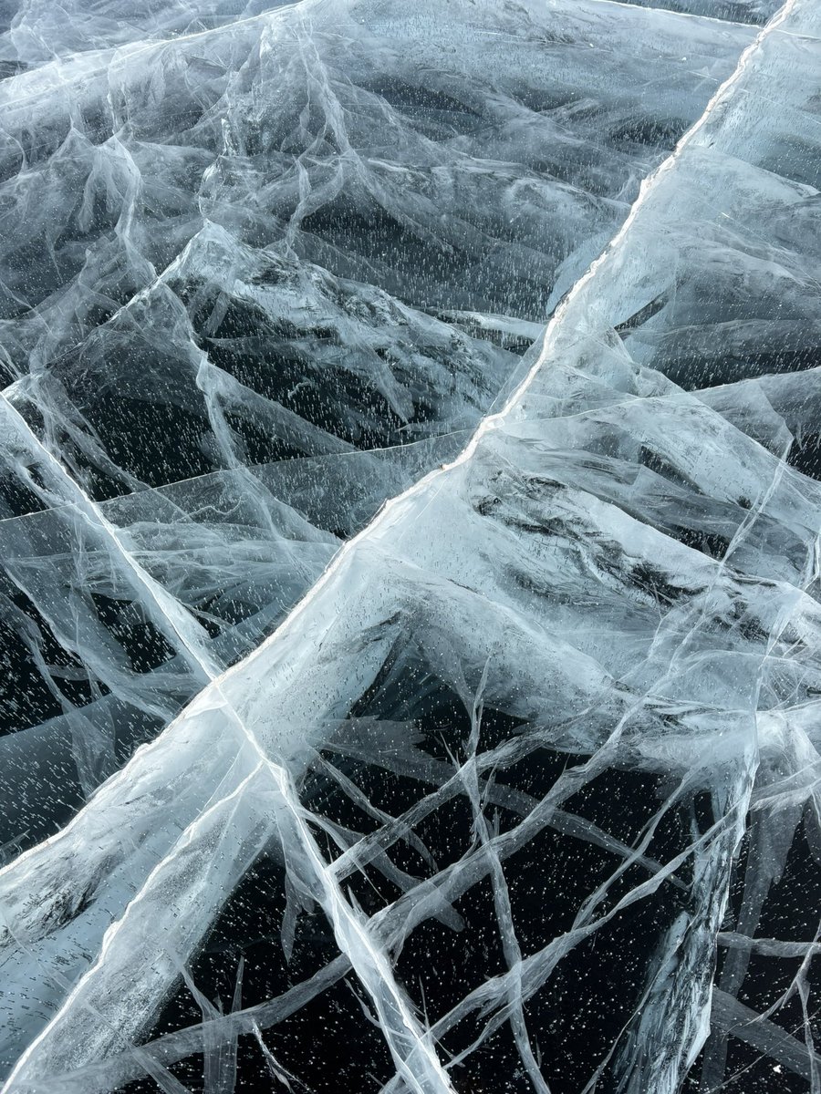 За последние пару дней мне уже все сказали, что я выгляжу посвежевшей, отдохнувшей и очень им нравлюсь
Я знаю!! Я себе тоже такая очень нравлюсь!! Я и сама в шоке, что могу быть такой радостной, а не только унылым говном!!