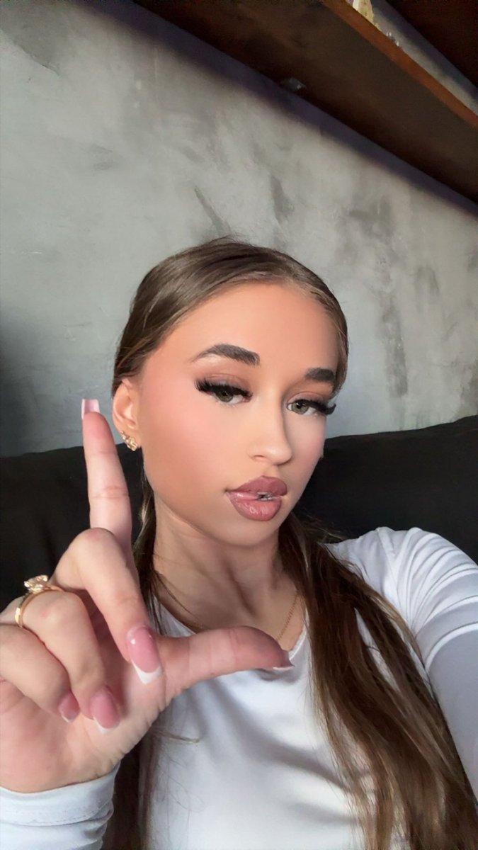 ⋆ 𝑮𝒐𝒅𝒅𝒆𝒔𝒔 𝑺𝒂𝒏𝒏𝒆 ⋆ 𝑭𝒊𝒏𝒅𝒐𝒎 𝑵𝑳 🎀 tweet media