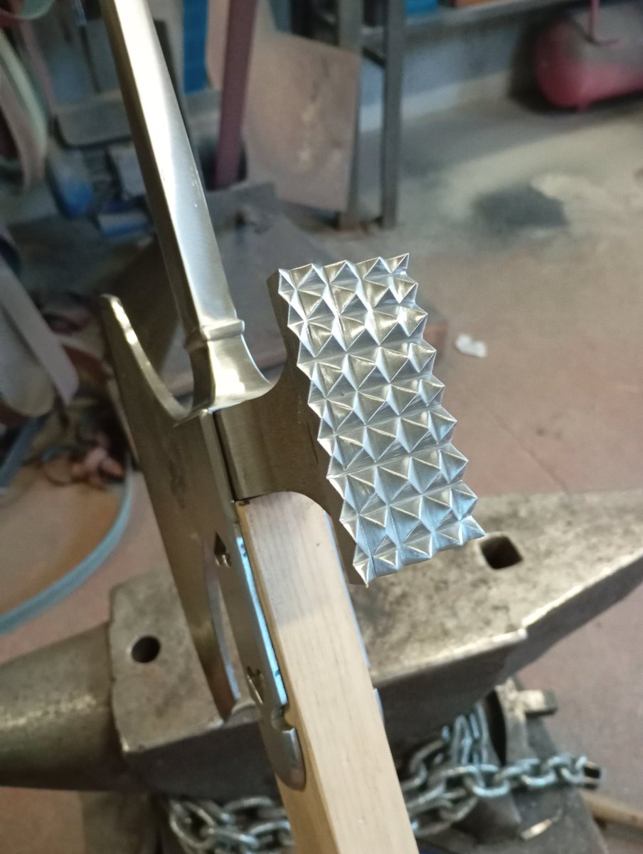 Arann Reichhardt Swordsmith tweet media