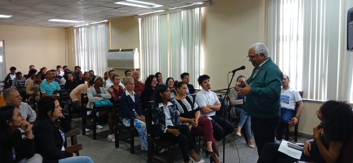 Puertas Abiertas: 80 estudiantes de <a href="/DERECHOUH/">Facultad de Derecho, UH</a> de sus modalidades de estudio en el <a href="/habana_tpp/">HabanaTPP</a> e intercambiaron con directivos y jueces también del <a href="/TSupremoCU/">TSupremoCU</a> para fomentar la vocación judicial. Con nosotros <a href="/UJCdeCuba/">UJC de Cuba</a> <a href="/FeuCuba/">FEU de Cuba</a>. Gracias a todos. <a href="/DiazCanelB/">Miguel Díaz-Canel Bermúdez</a> <a href="/nicado3/">Miriam Nicado</a> <a href="/Yojaniers/">Yojanier🇨🇺💯⚖</a>