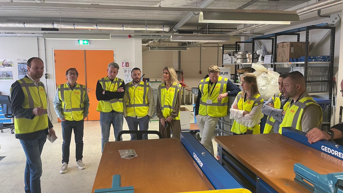 vvBerkum's tweet photo. Geslaagd bedrijfsbezoek van de VV Berkum Business Club bij @BusIndustrial 🔧

✔️ Mooie opkomst
✔️ Inspirerende presentatie
✔️ Rondleiding door het bedrijf
✔️ Sterke netwerkborrel

Dank voor de gastvrijheid! 🤝
#vvberkum #businessclub https://t.co/tGLI4H10UF