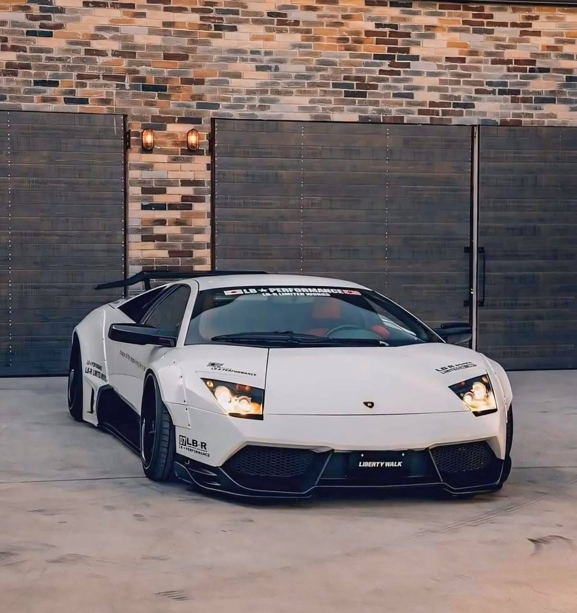 CarCultureCC's tweet photo. Lamborghini Murcielago "Liberty Walk" 🇯🇵 https://t.co/GPxJ7nayFG