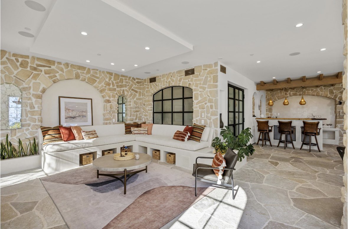 KendraWilkinson's tweet photo. Just listed this beautiful property in Malibu.  DRE#02111883 https://t.co/kjZfqo9unC