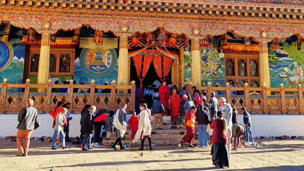 PrensaLatina_cu's tweet image. #Butan 🇧🇹 está inmerso las celebraciones del Día Internacional de la Felicidad, centrado en el impacto de la inteligencia artificial y las redes sociales en la salud mental

Más en #PrensaLatina 
🔗prensa-latina.cu/2026/03/20/but…